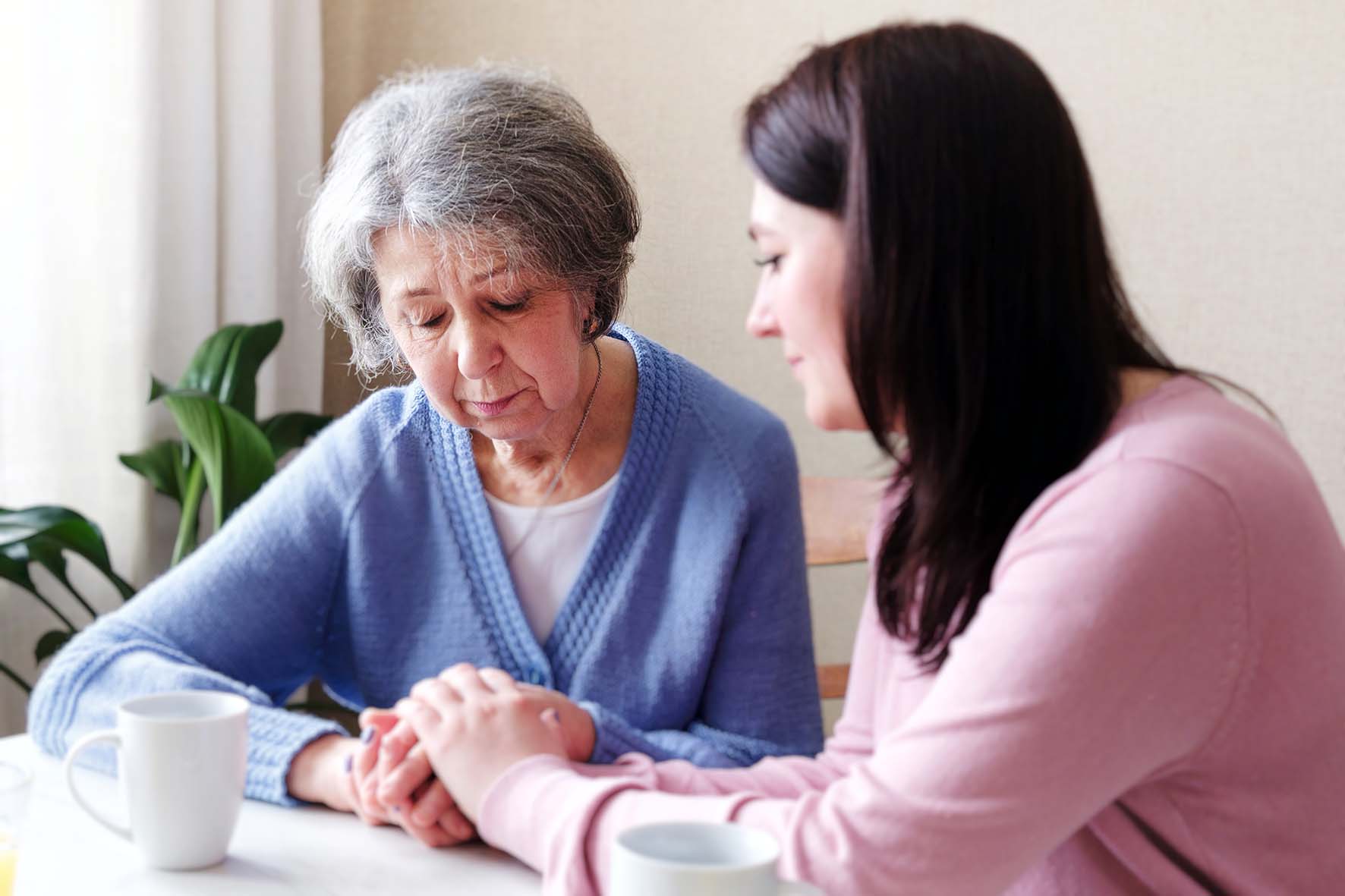 Cuidado de personas mayores con Alzheimer